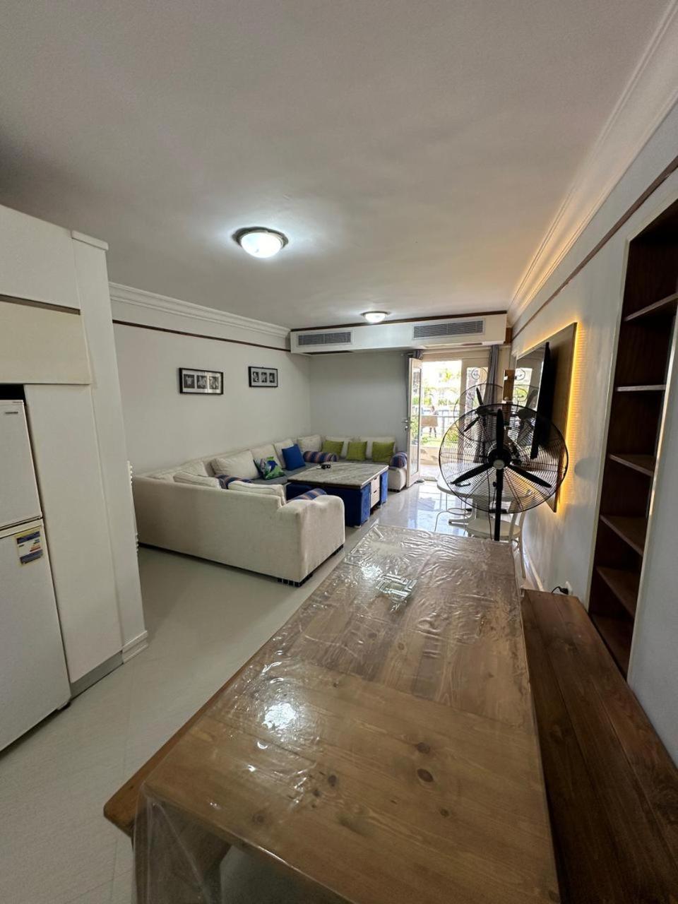 مفروش للإيجار اليومى للعائلات والشباب وخدمة حجز سيارات واستقبال و توديع المطار Apartment *