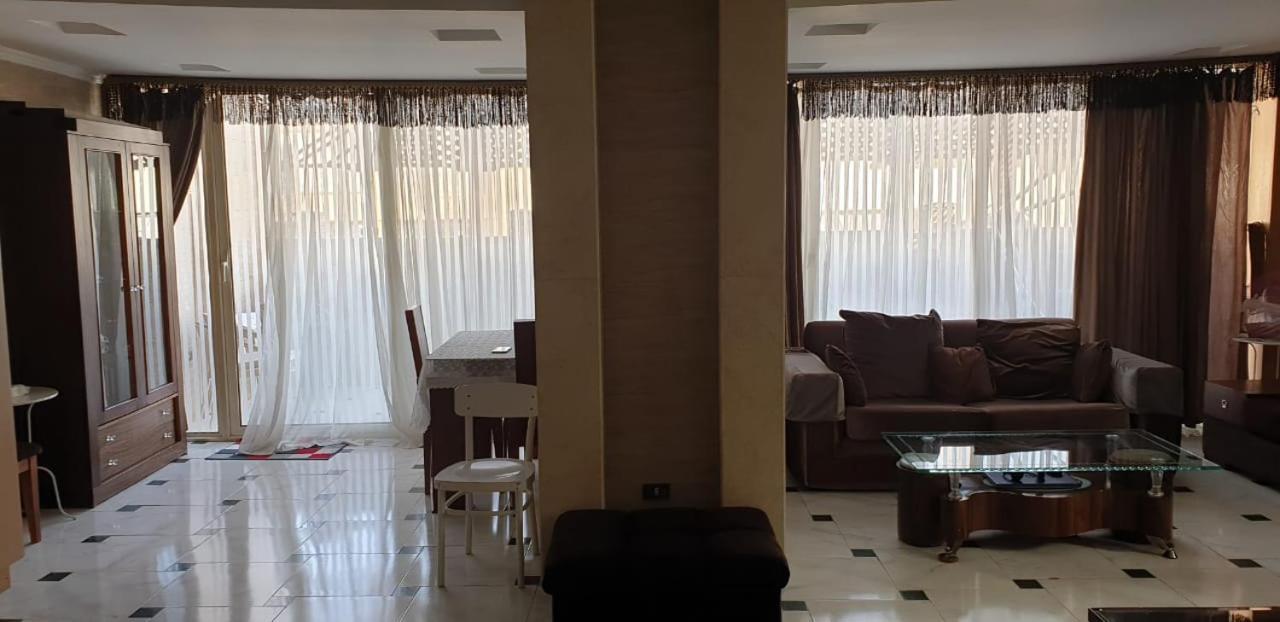 Apartment مفروش للإيجار اليومى للعائلات والشباب وخدمة حجز سيارات واستقبال و توديع المطار