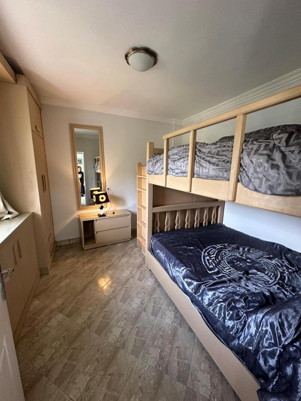 مفروش للإيجار اليومى للعائلات والشباب وخدمة حجز سيارات واستقبال و توديع المطار Apartment *