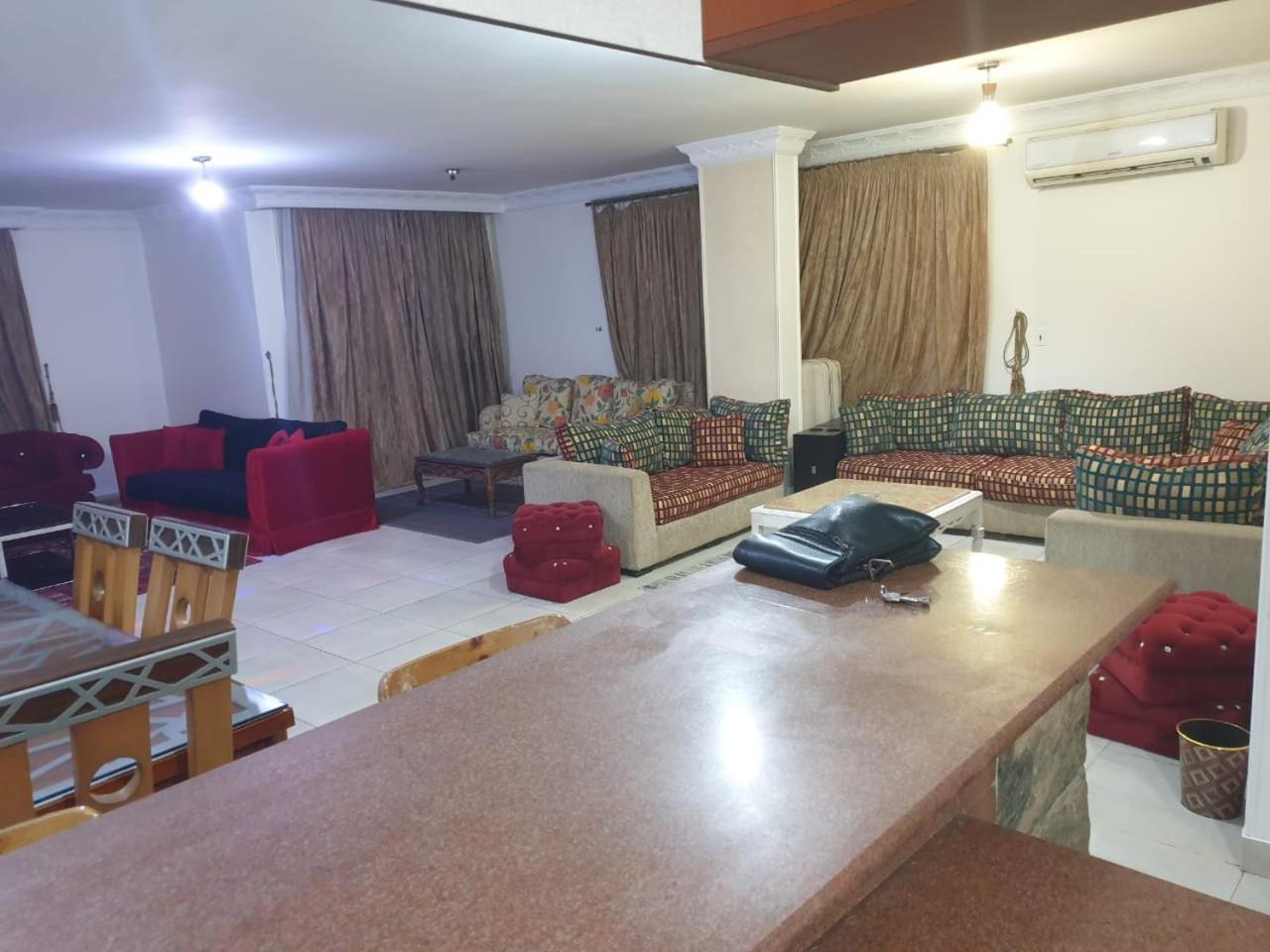مفروش للإيجار اليومى للعائلات والشباب وخدمة حجز سيارات واستقبال و توديع المطار Apartment Cairo