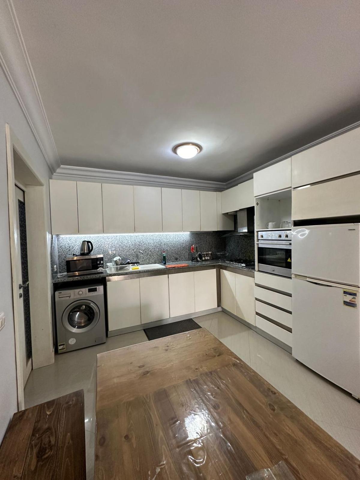 Apartment مفروش للإيجار اليومى للعائلات والشباب وخدمة حجز سيارات واستقبال و توديع المطار *