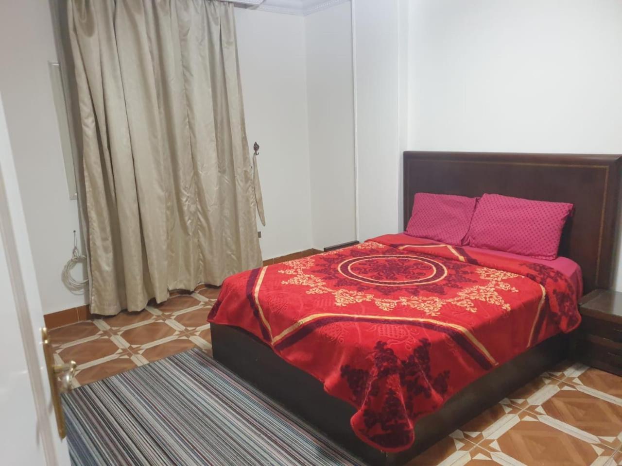 مفروش للإيجار اليومى للعائلات والشباب وخدمة حجز سيارات واستقبال و توديع المطار Apartment
