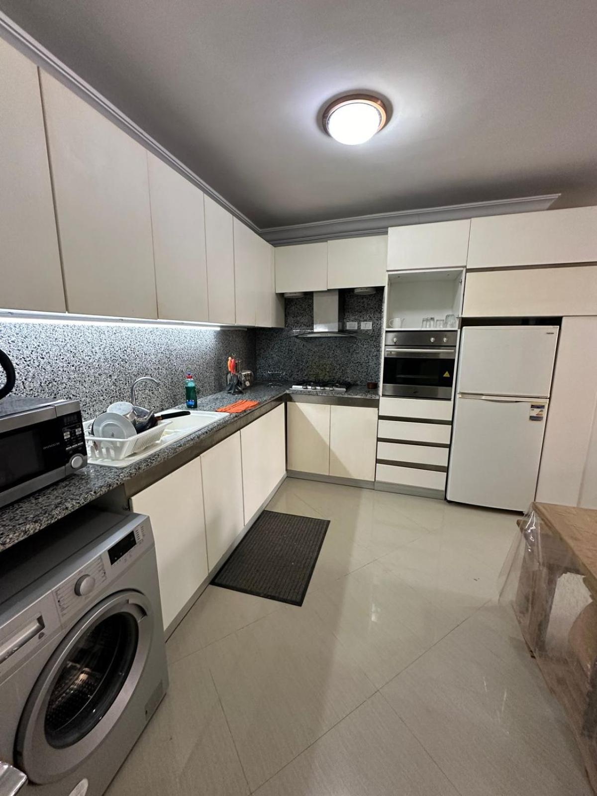 مفروش للإيجار اليومى للعائلات والشباب وخدمة حجز سيارات واستقبال و توديع المطار Apartment *
