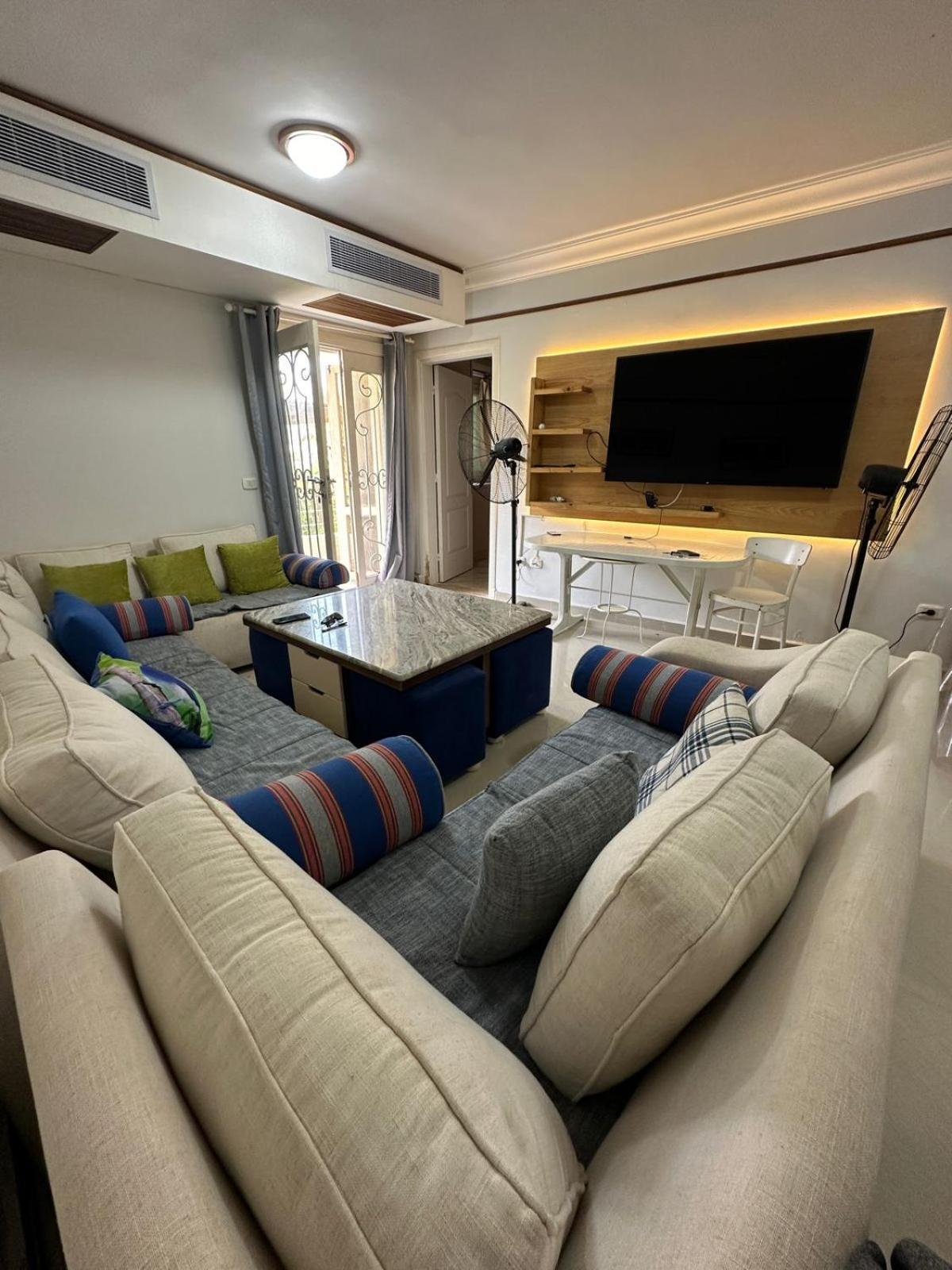 Apartment مفروش للإيجار اليومى للعائلات والشباب وخدمة حجز سيارات واستقبال و توديع المطار
