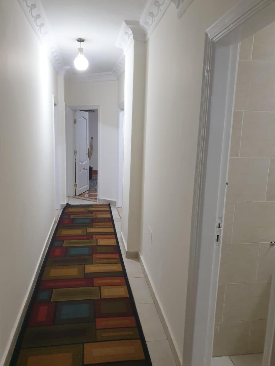 مفروش للإيجار اليومى للعائلات والشباب وخدمة حجز سيارات واستقبال و توديع المطار Apartment *