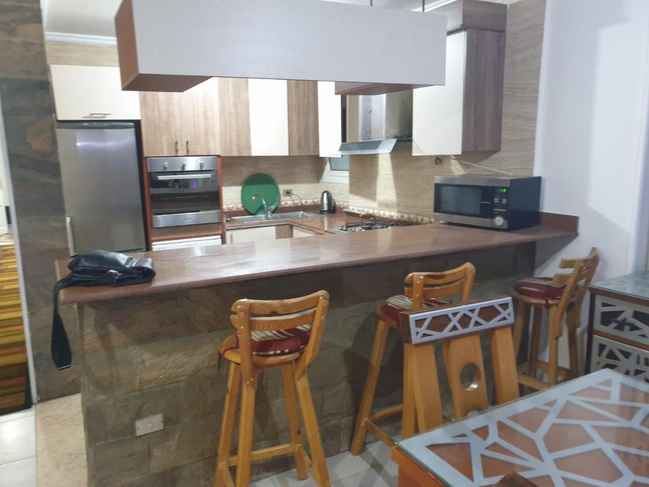 Apartment مفروش للإيجار اليومى للعائلات والشباب وخدمة حجز سيارات واستقبال و توديع المطار *