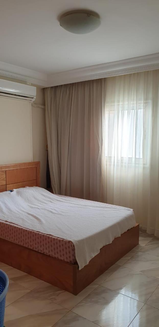 Apartment مفروش للإيجار اليومى للعائلات والشباب وخدمة حجز سيارات واستقبال و توديع المطار Cairo