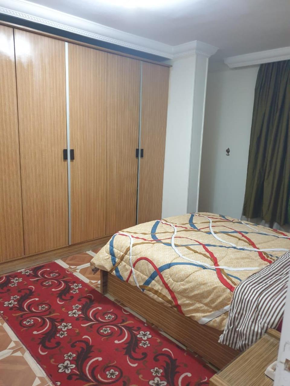 مفروش للإيجار اليومى للعائلات والشباب وخدمة حجز سيارات واستقبال و توديع المطار * Cairo
