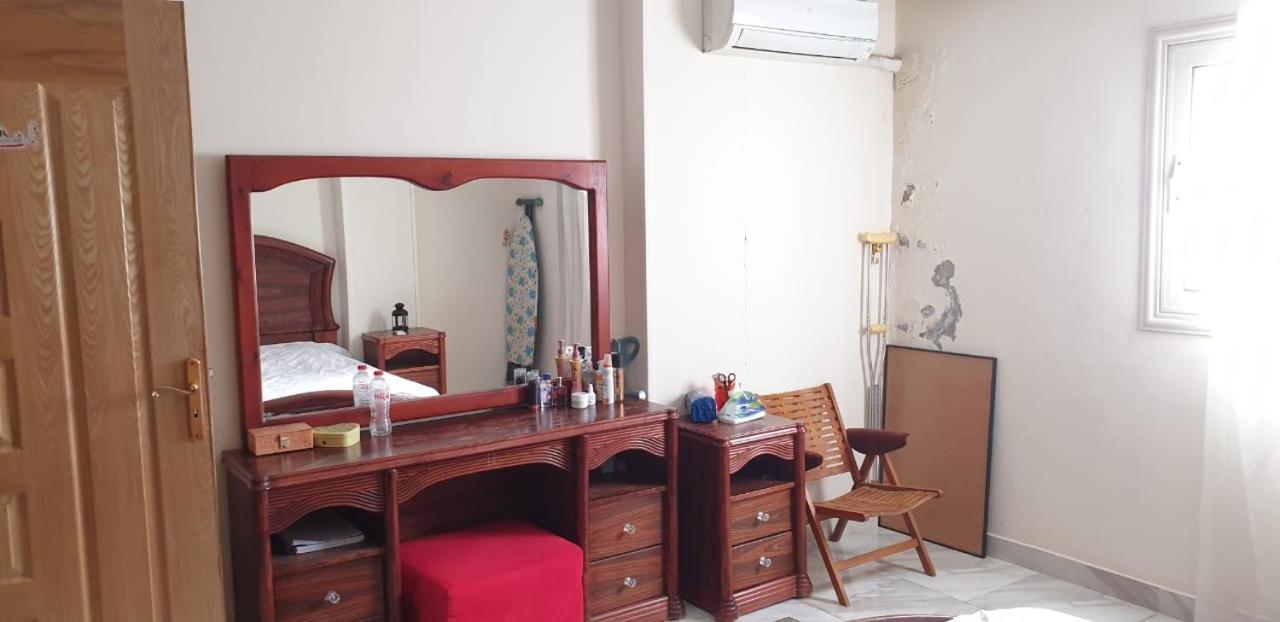 مفروش للإيجار اليومى للعائلات والشباب وخدمة حجز سيارات واستقبال و توديع المطار Cairo